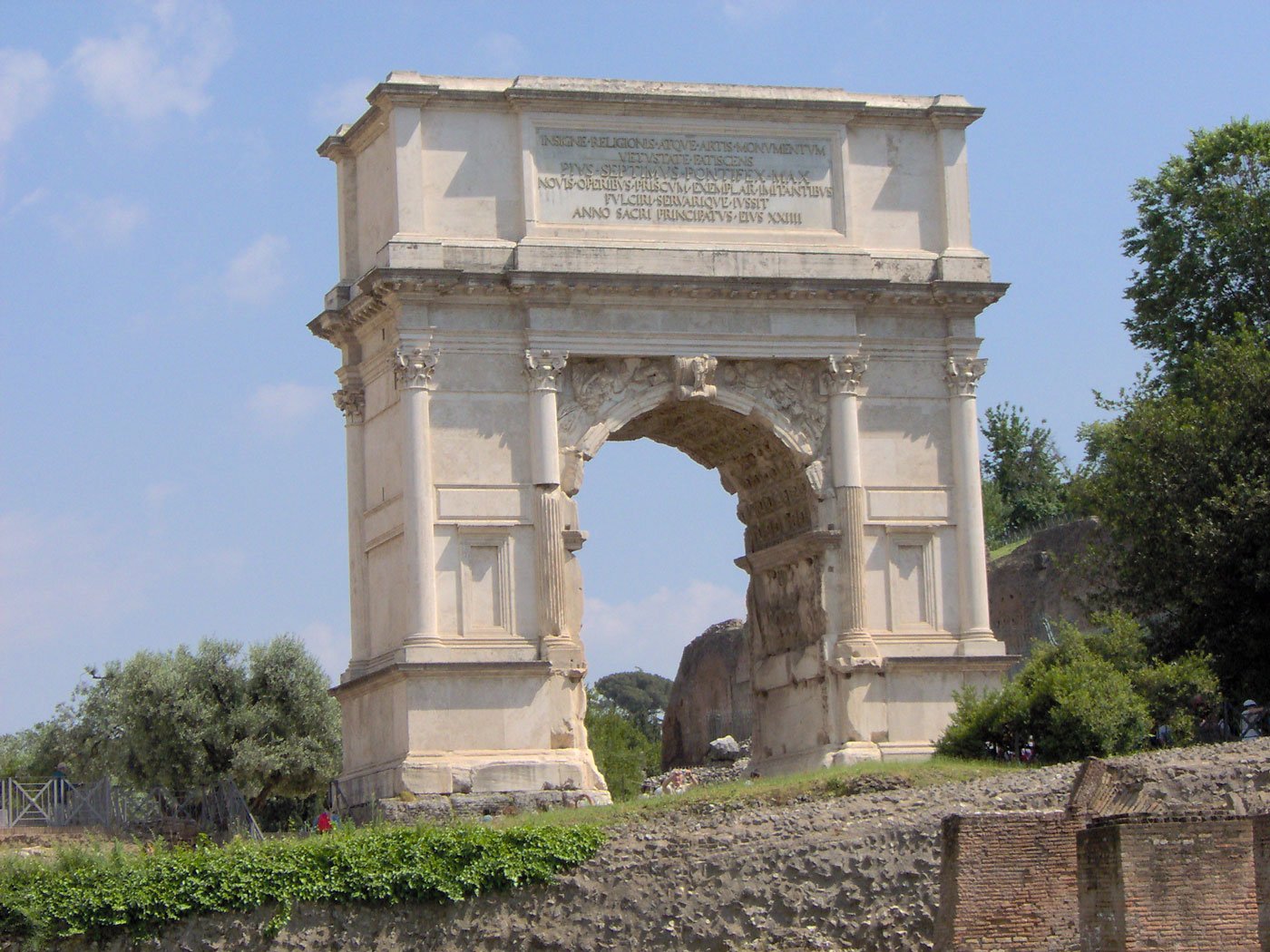 Forum-Romanum,-Arch-of-Titus-2-from-W.jpg